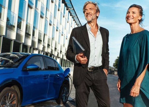 Charger une voiture électrique en entreprise: sur site ou en mobilité. Chargement des flottes électriques avec Stations-e.